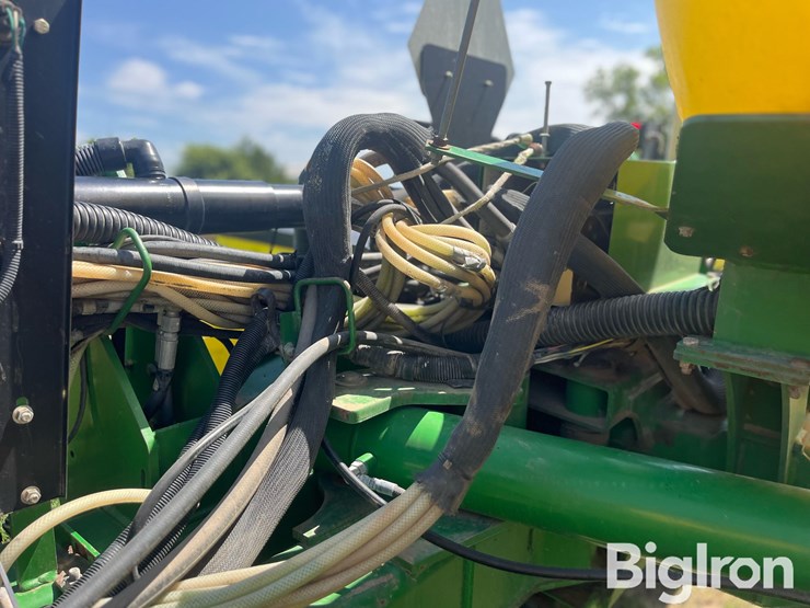 2010-john-deere-1770nt-image-12