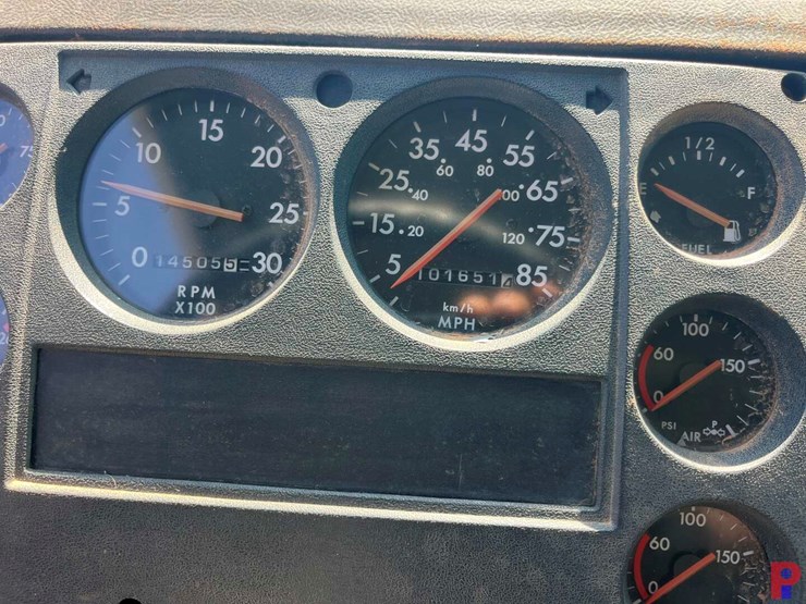 1998-freightliner-fl70-image-11