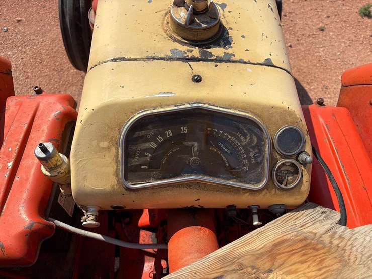 1957-case-900-tractor-image-13