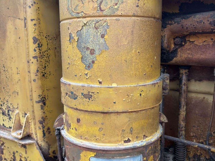 caterpillar-forty-diesel-crawler-image-21