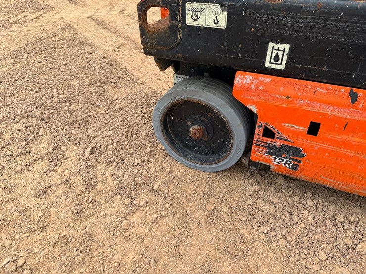 2017-jlg-1932r-image-16