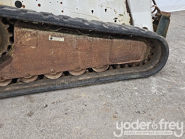 2007-bobcat-t300-image-11