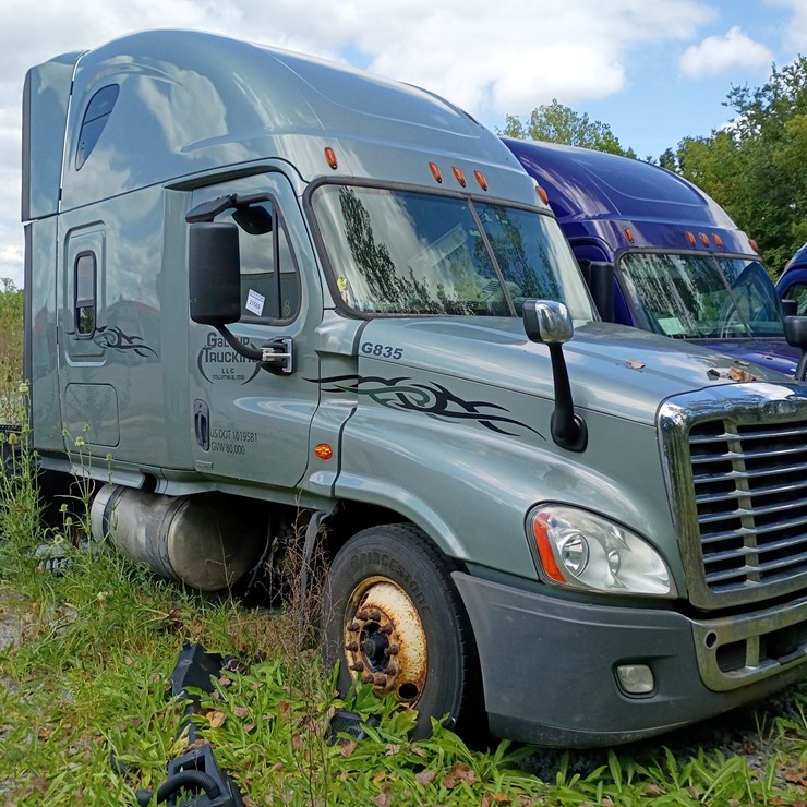 #21569 • 2017 Freightliner Cascadia