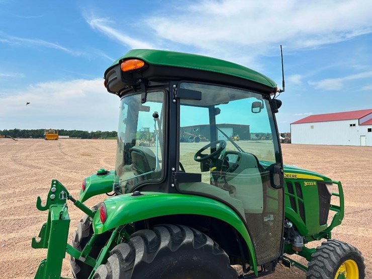 2018-john-deere-3033r-image-19