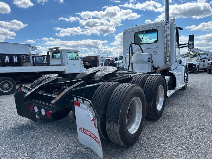2019-kenworth-t680-image-10