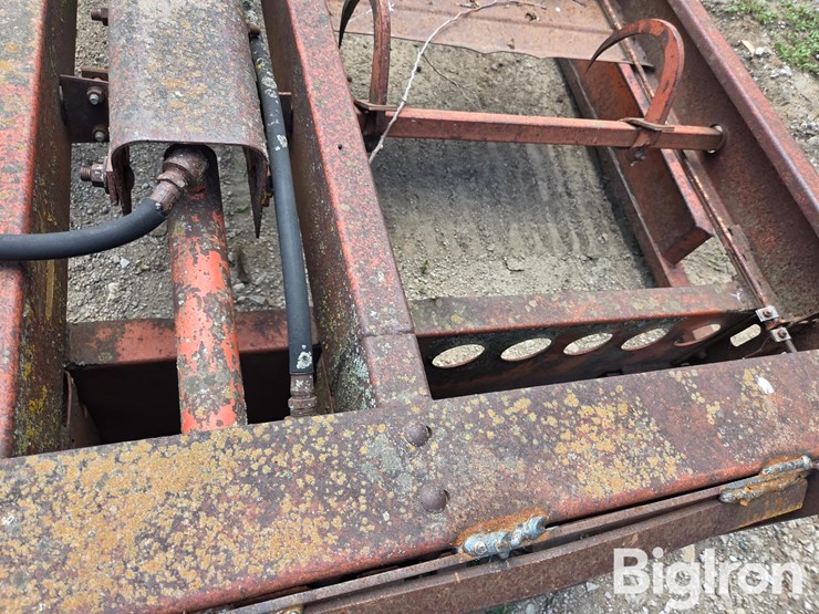 farmhand-hydraulic-square-bale-fork-image-13
