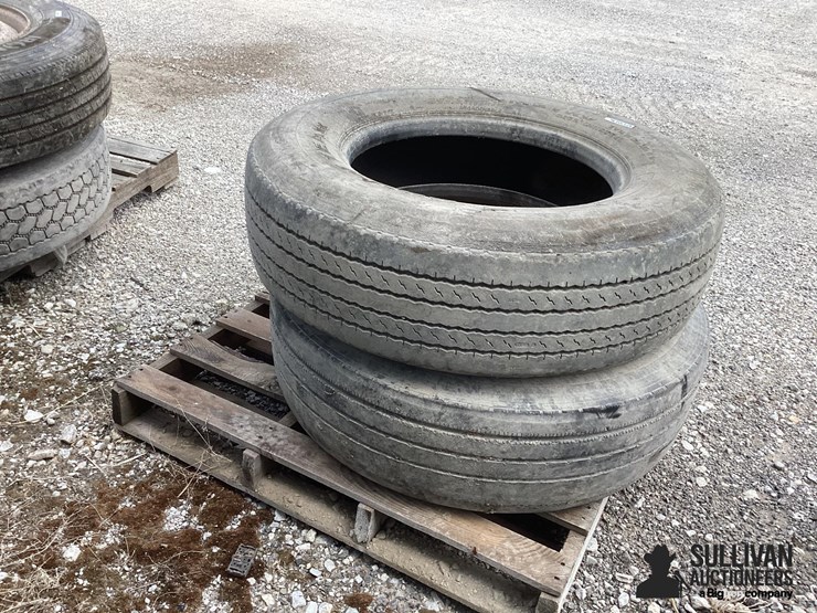 305/70r22.5-tires-&-rim-image-5