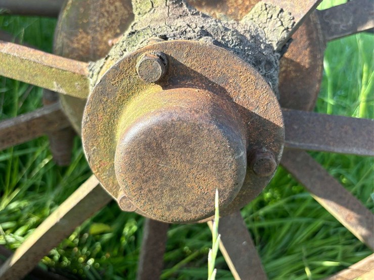 huber-4-cylinder-tractor-image-14