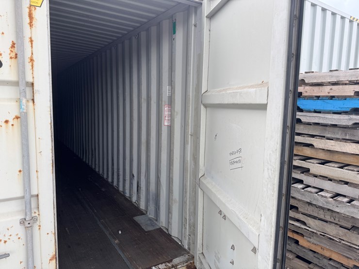 #4424-•-40'-standard-height-shipping-container-image-8