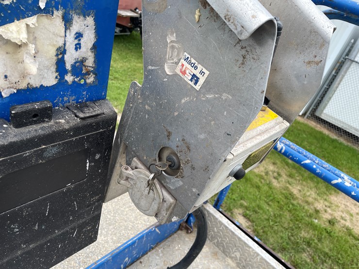 #6309-•-uprights-sl26sl-4wd-scissor-lift-image-36