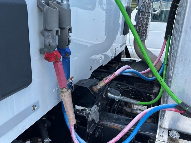 2019-kenworth-t680-image-15