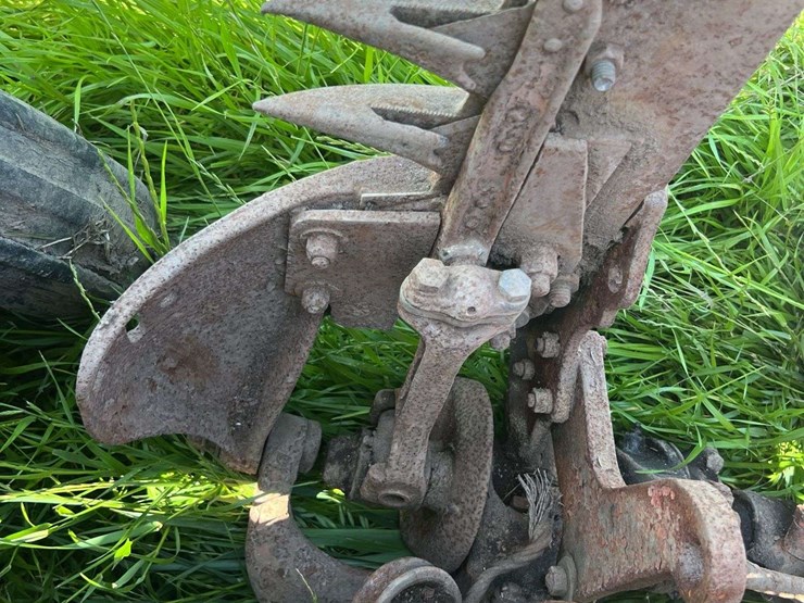 allis-chalmers-with-sickle-mower-image-63