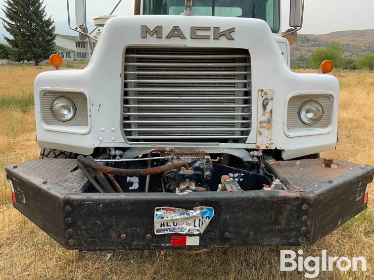 1996-mack-dm600sx-t/a-transit-mixer-truck-image-9