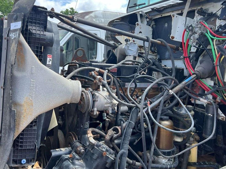 2000-freightliner-s/a-daycab-truck-*inop-image-9