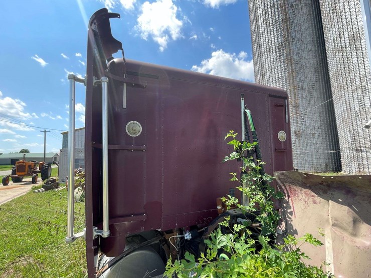 freightliner-semi-image-23