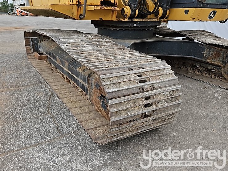 2011-deere-250g-lc-image-18