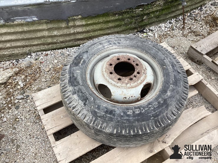9.5-16.5-tires-&-rims-image-7
