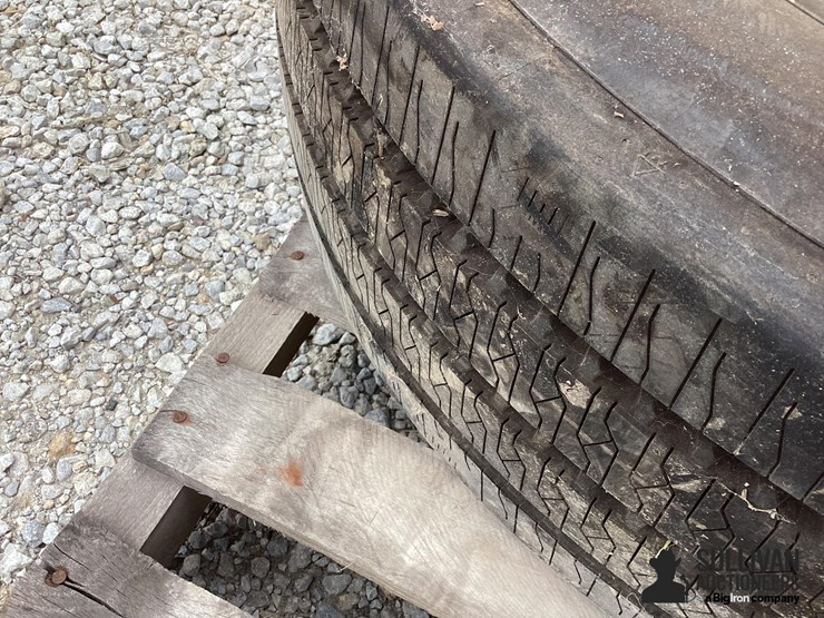 305/70r22.5-tire-image-16