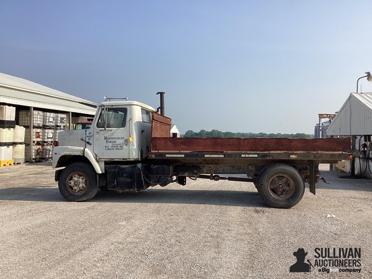 1980-international-2275-s/a-flatbed-truck-image-8