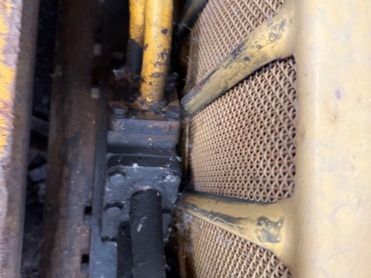 caterpillar-d2-image-30