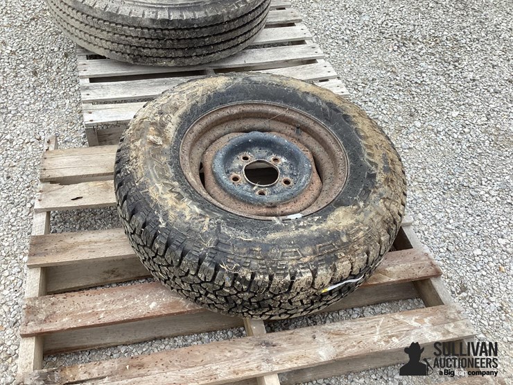235/75r15-tire-&-rim-image-3
