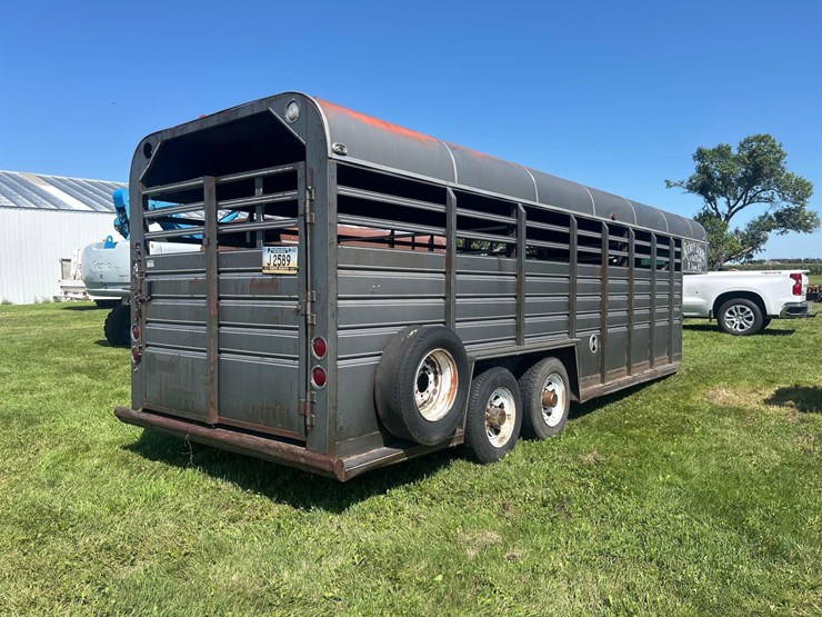 kiefer-built-livestock-trailer-image-7
