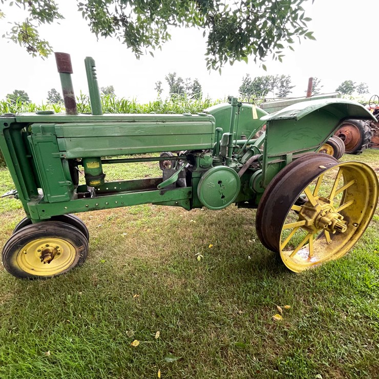#6677 • 1939 John Deere Parts Tractor