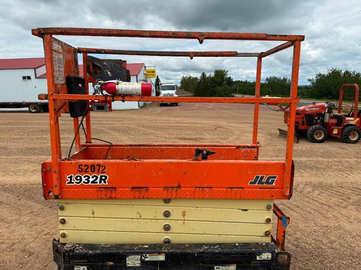 2017-jlg-1932r-image-12