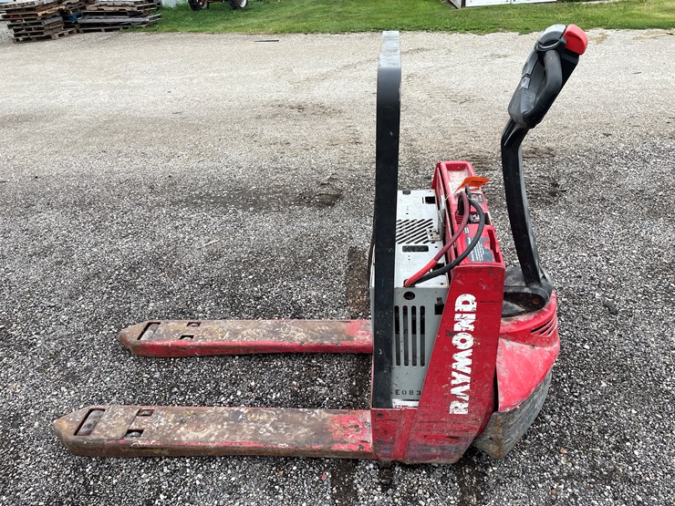 #6400-•-raymond-electric-pallet-jack-image-8