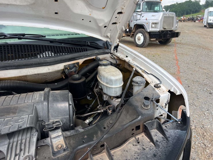 2010-gmc-3500-image-27