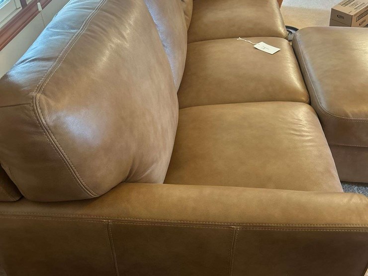 leather-couch-&-ottoman-82”-w-image-6