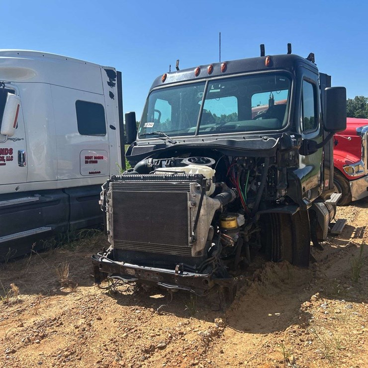 2017 Freightliner Daycab Truck Front Cut-Off *INOP