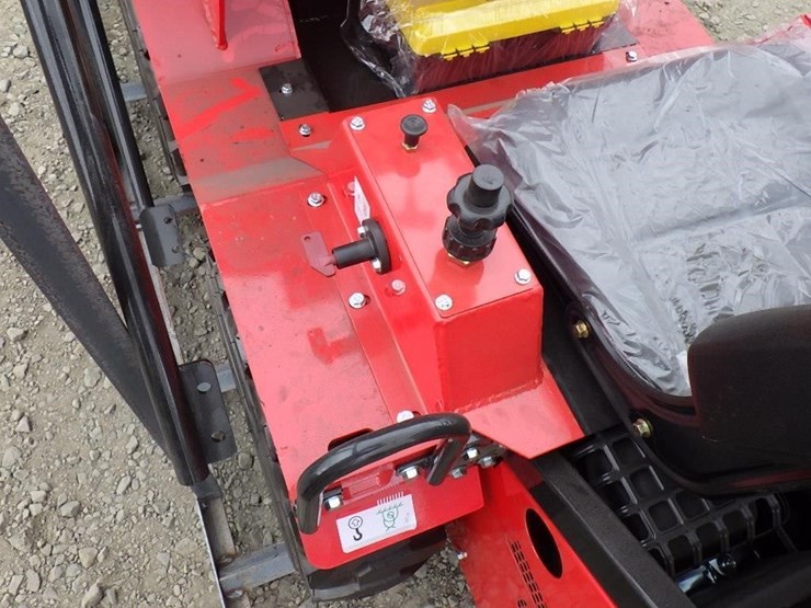 2025-agt-sda-140w-skid-steer-loader-image-15