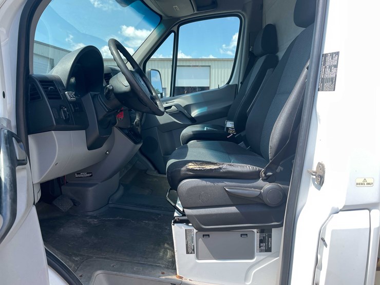 2011-freightliner-sprinter-3500-image-22