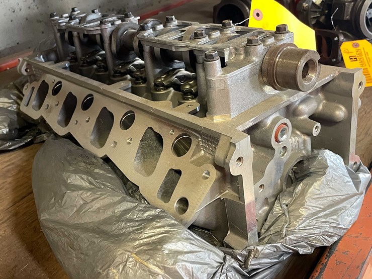 #2136-•-ford-cylinder-head-(pr3)-image-1