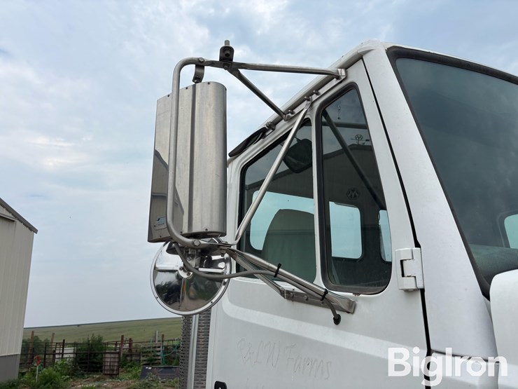 2000-freightliner-fl112-image-14