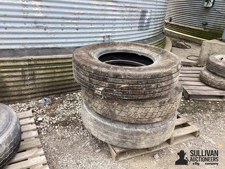 11r22.5-tires-&-rims-image-4