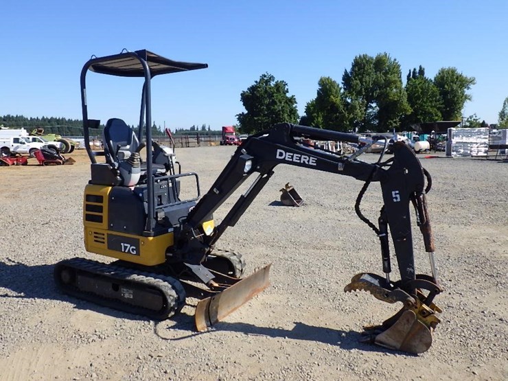 2019-deere-17g-image-2