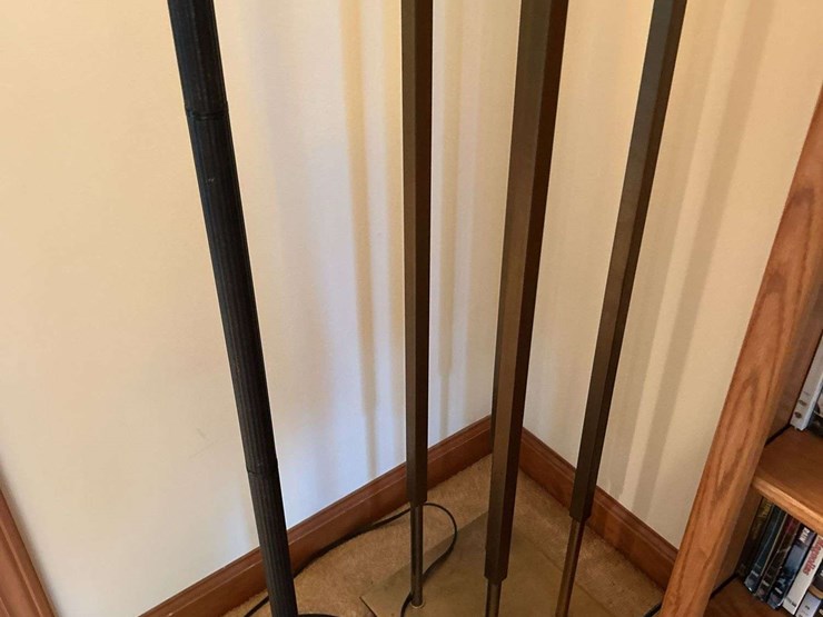 (2)-floor-lamps-image-4