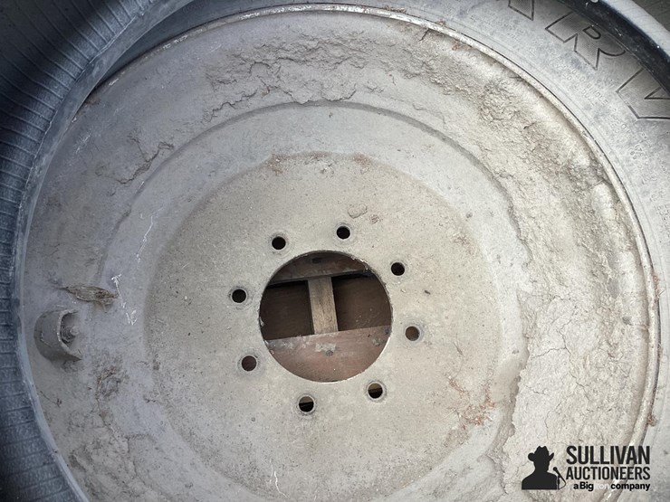 305/70r22.5-tires-&-rim-image-12