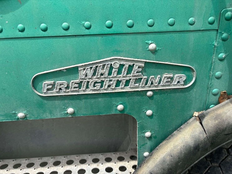 white-freightliner-cabover-semi-image-67
