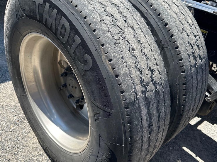 2020-kenworth-t880-image-9