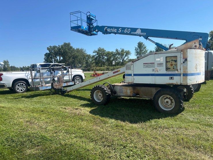 marklift-ch44c-manlift-image-3