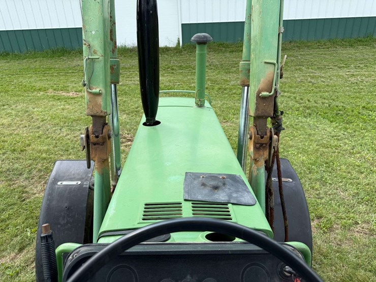 low-hour-fendt-306ls-with-loader-image-28