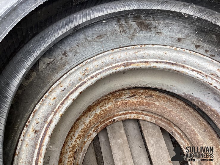 11r22.5-tires-&-rims-image-11