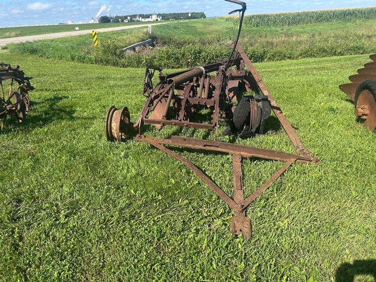 antique-plow-image-7