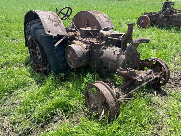 john-deere-unstyled-model-d-image-8