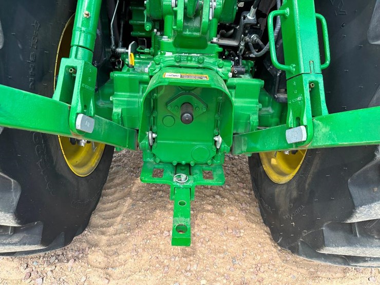 2018-john-deere-3033r-image-32