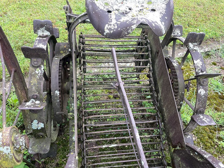 #7495-•-antique-horse-drawn-potato-digger-image-13
