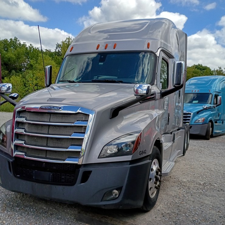 2018 FREIGHTLINER CASCADIA 126